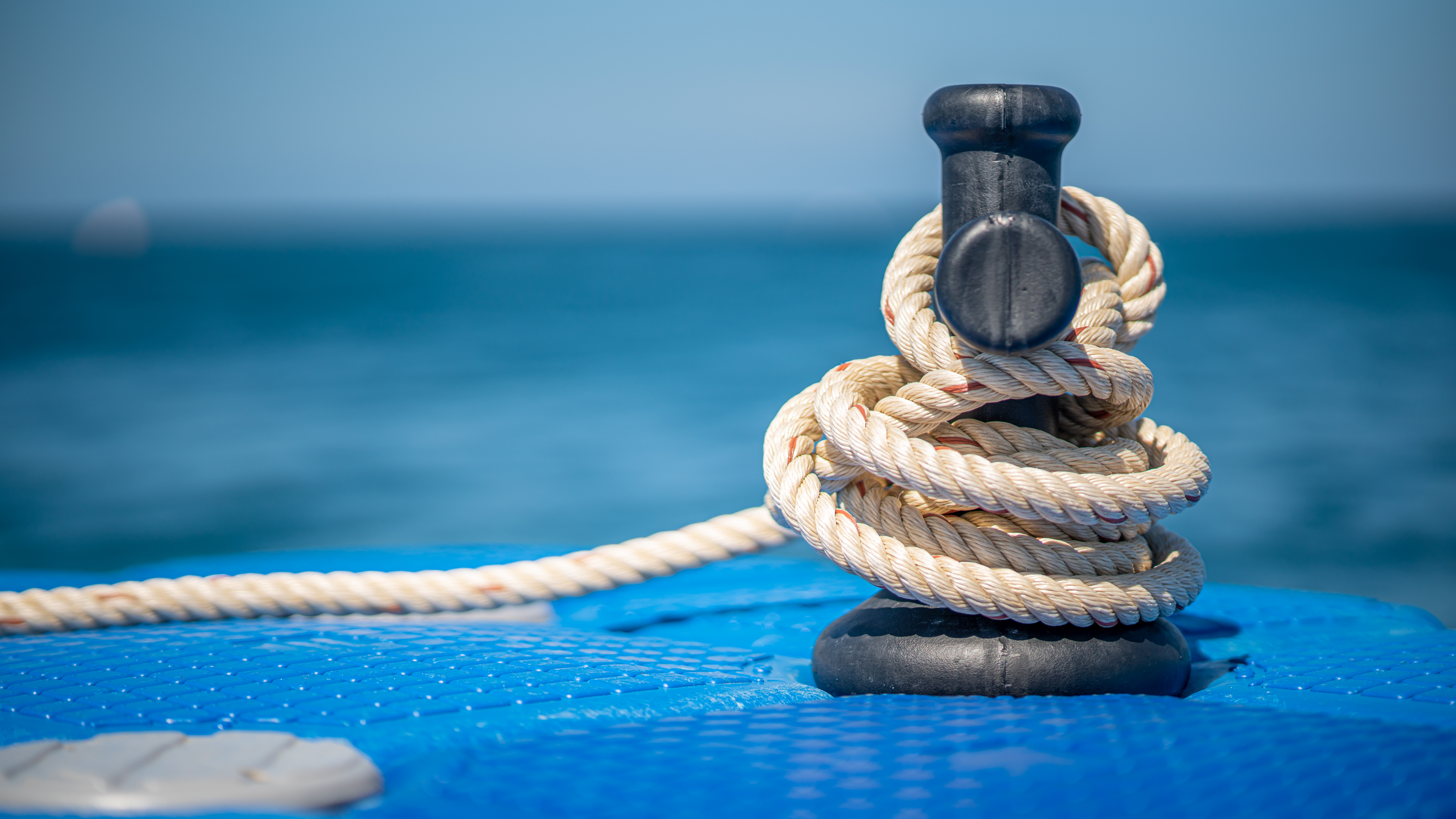 Polysteel rope coiled on a marine cleat